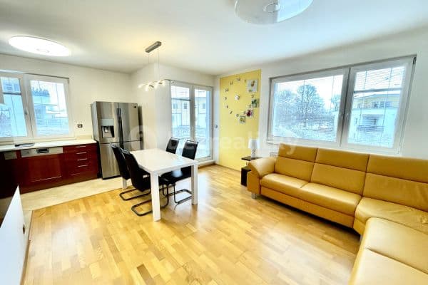 2 bedroom with open-plan kitchen flat to rent, 65 m², Žampiónová, Prague, Prague
