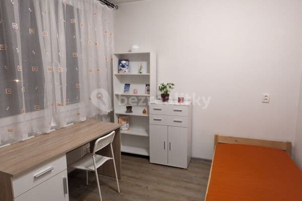 4 bedroom flat to rent, 80 m², Dobevská, Hlavní město Praha