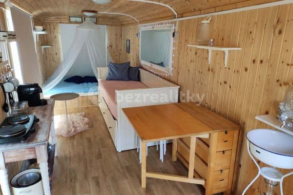 recreational property to rent, 0 m², Pecka