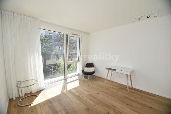 1 bedroom with open-plan kitchen flat to rent, 63 m², Křižíkova, 