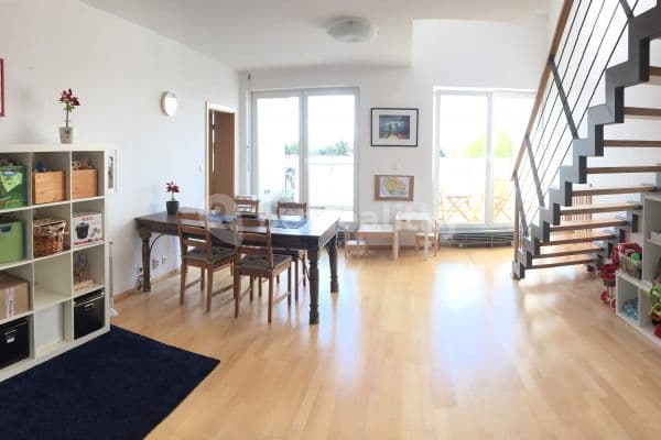 3 bedroom with open-plan kitchen flat to rent, 112 m², Suchdolská, Prague, Prague
