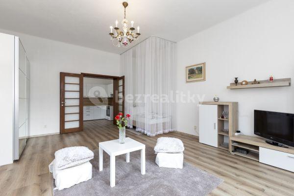 1 bedroom with open-plan kitchen flat for sale, 48 m², Nádražní, 