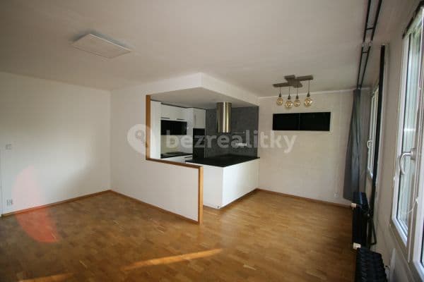3 bedroom flat for sale, 69 m², Pod Strání, Praha