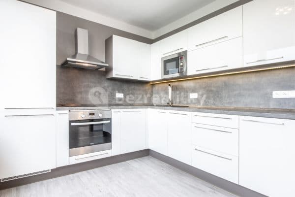 3 bedroom flat for sale, 66 m², Nezvalova, 