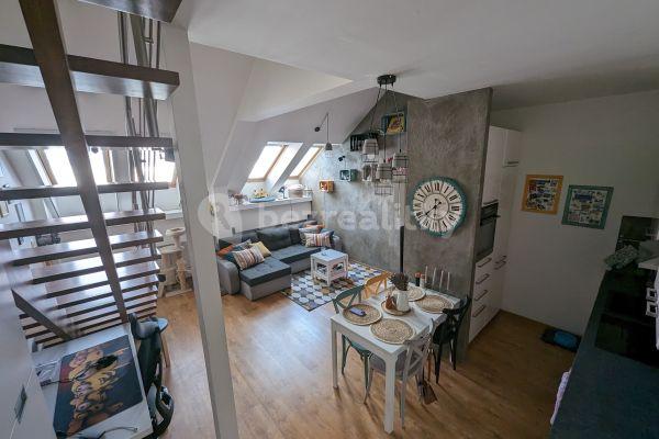 1 bedroom with open-plan kitchen flat to rent, 71 m², Stará, Brno
