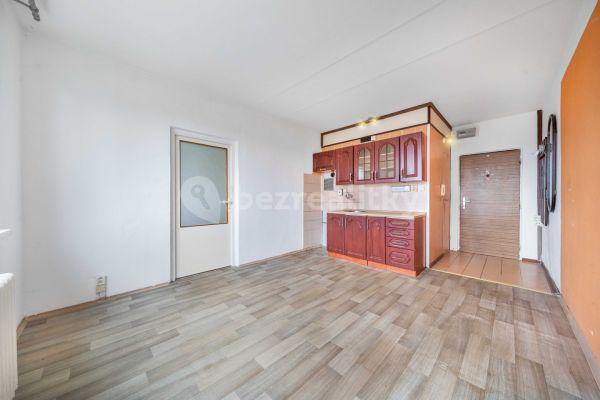 1 bedroom with open-plan kitchen flat for sale, 36 m², Luženská, 
