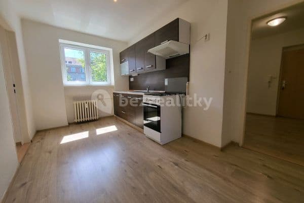 3 bedroom flat to rent, 64 m², Olbrachtova, 