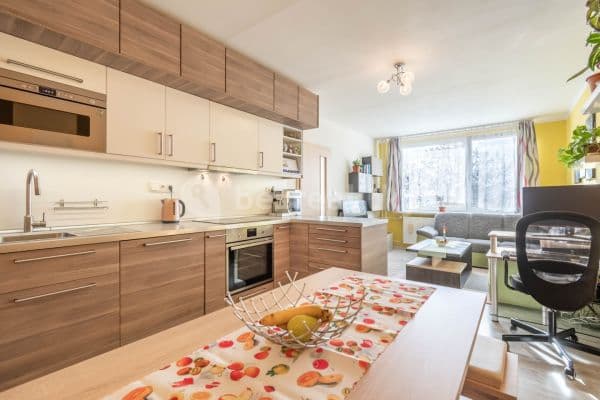 3 bedroom with open-plan kitchen flat for sale, 75 m², Na růžovém poli, Kladno, Středočeský Region