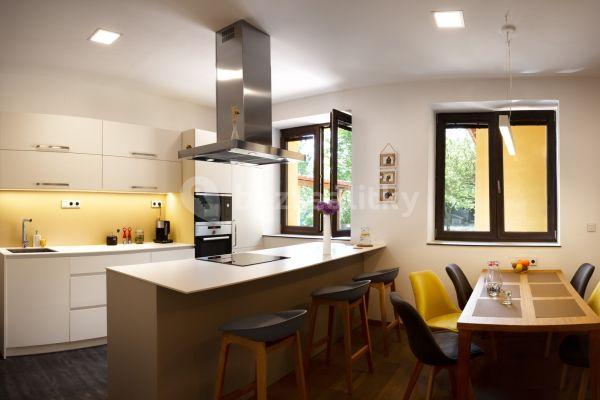 2 bedroom with open-plan kitchen flat to rent, 68 m², Svitavská, Brno
