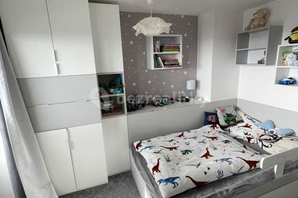2 bedroom with open-plan kitchen flat to rent, 68 m², Spolková, Brno
