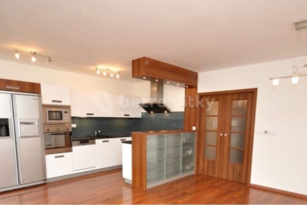 3 bedroom with open-plan kitchen flat to rent, 88 m², Čapkova, Říčany