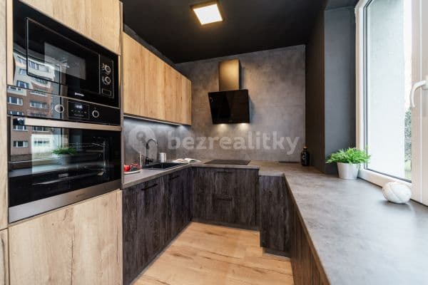 2 bedroom with open-plan kitchen flat for sale, 79 m², Komenského, 