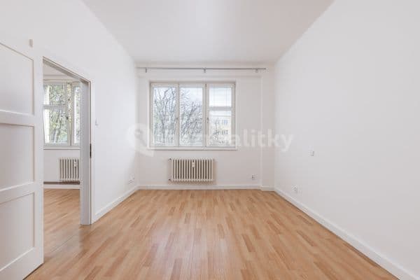 1 bedroom with open-plan kitchen flat to rent, 41 m², U vinohradské nemocnice, 