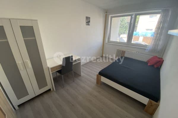5 bedroom flat to rent, 110 m², K Fialce, Praha