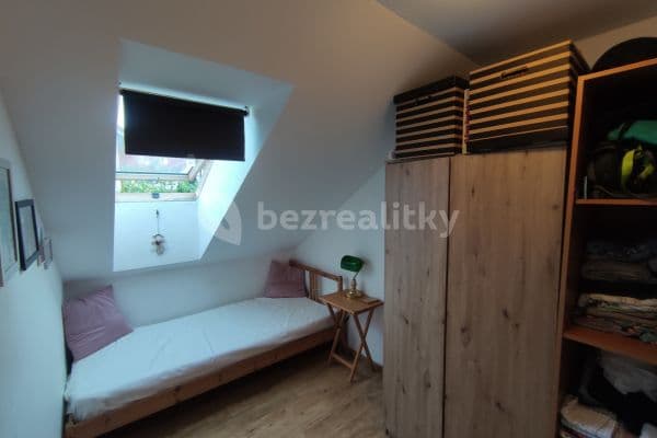 3 bedroom with open-plan kitchen flat to rent, 128 m², Na Křivce, Praha