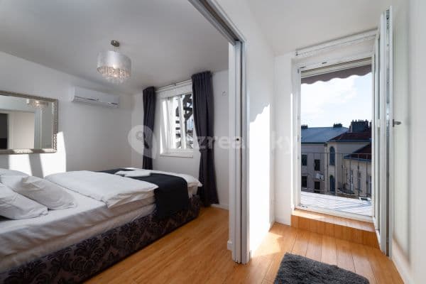 4 bedroom flat to rent, 110 m², Záhořanského, Praha