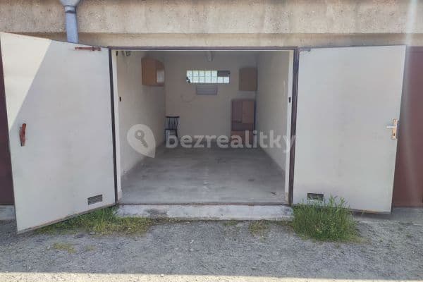 garage to rent, 16 m², Brno