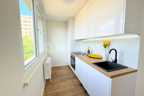 2 bedroom with open-plan kitchen flat for sale, 63 m², Bělehradská, Pardubice