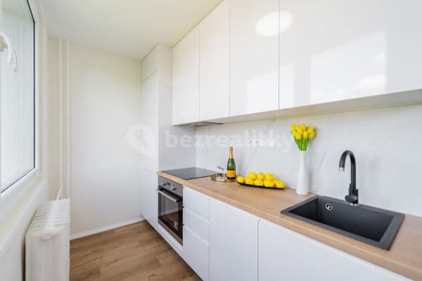 2 bedroom with open-plan kitchen flat for sale, 63 m², Bělehradská, Pardubice, Pardubický Region
