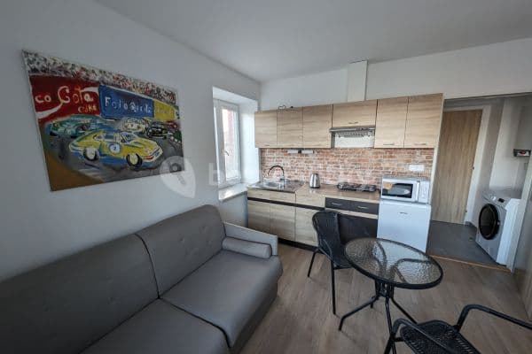 Studio flat to rent, 25 m², Kladenská, Přelouč