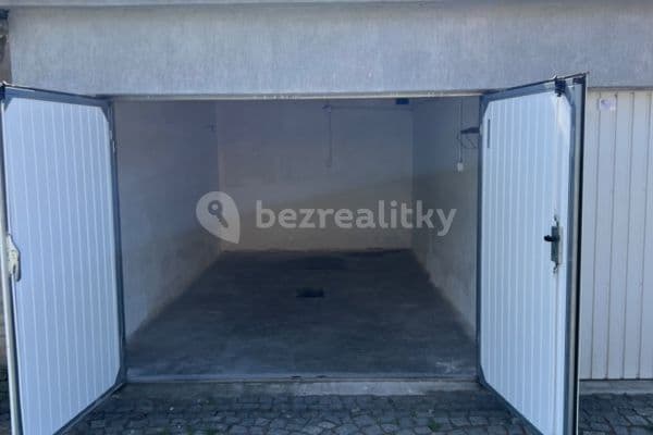 garage to rent, 15 m², Dubečská, Praha