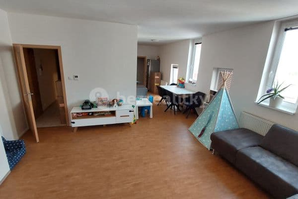 1 bedroom with open-plan kitchen flat to rent, 63 m², náměstí 5. května, Jinočany