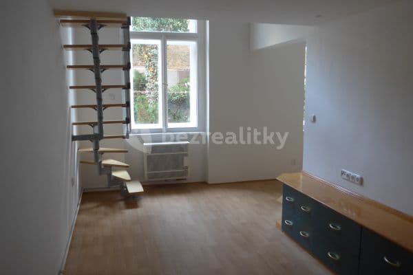 Small studio flat to rent, 33 m², Primátorská, Hlavní město Praha