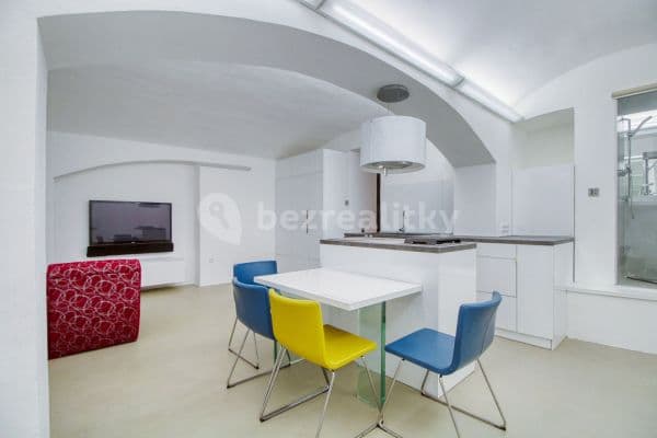 2 bedroom with open-plan kitchen flat for sale, 80 m², Vlastislavova, 