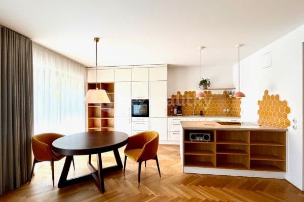 2 bedroom with open-plan kitchen flat to rent, 116 m², Sámova, Praha