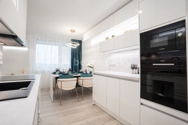 2 bedroom with open-plan kitchen flat for sale, 75 m², Jungmannova, 