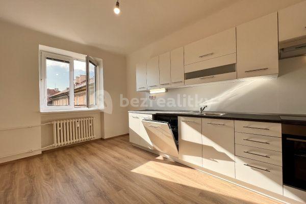 4 bedroom flat to rent, 98 m², Komenského, 