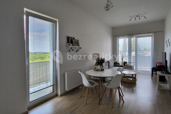 1 bedroom with open-plan kitchen flat to rent, 58 m², Velvarská, Horoměřice