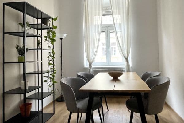 flat to rent, 99 m², Tomáškova, Praha