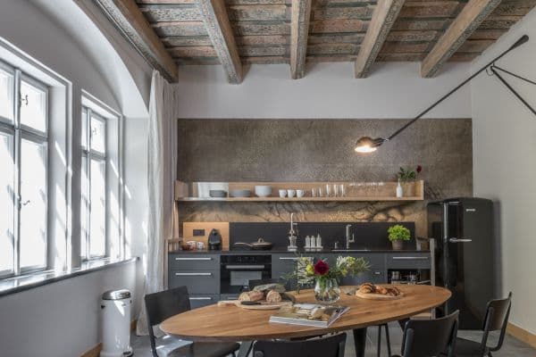 flat to rent, 90 m², Vlašská, Praha