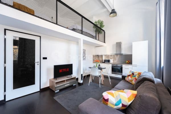 flat to rent, 65 m², Křižíkova, Praha