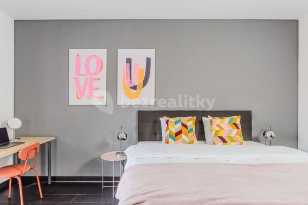 flat to rent, 95 m², Křižíkova, Praha