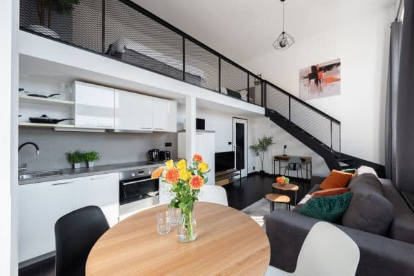 flat to rent, 72 m², Křižíkova, Praha