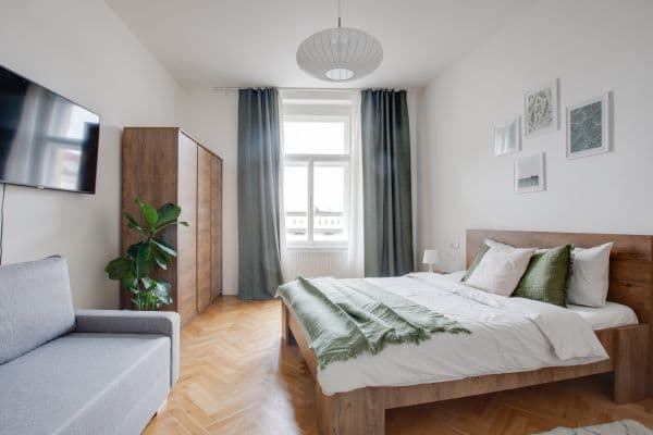 flat to rent, 72 m², U Akademie, Praha