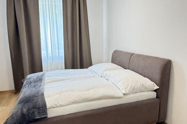 flat to rent, 44 m², Zbraslavská, Praha