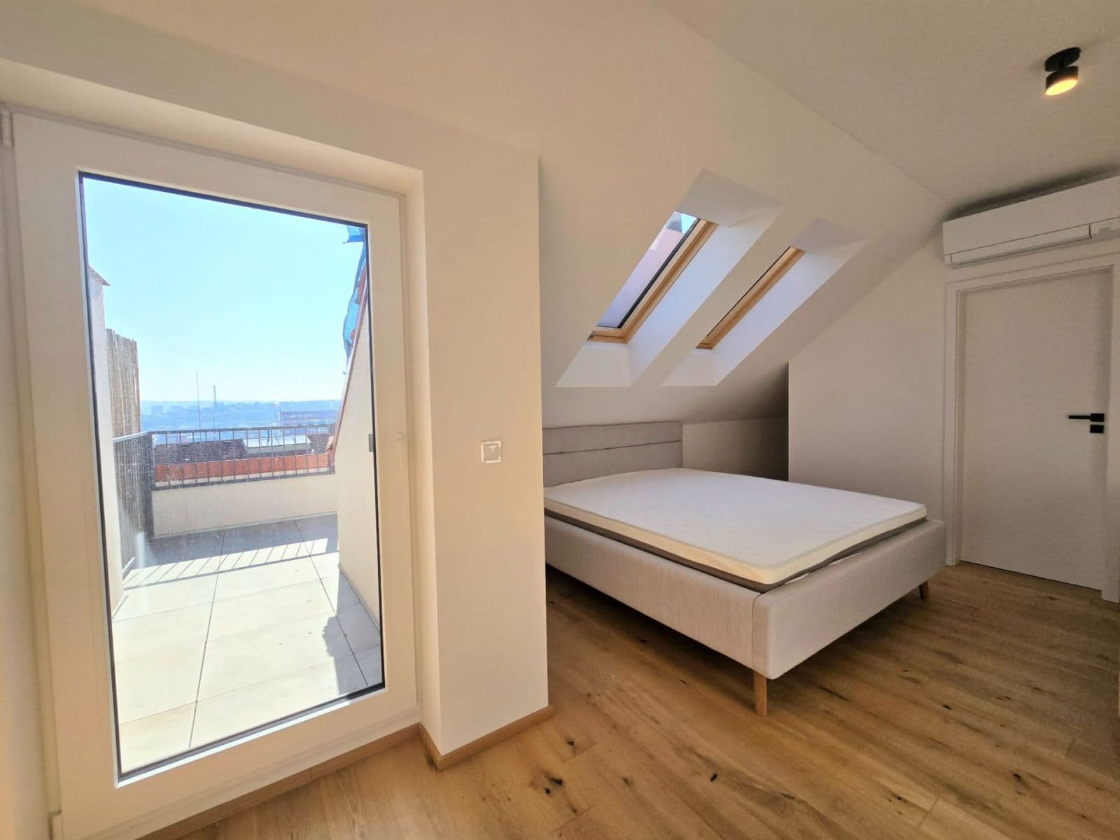 2 bedroom with open-plan kitchen flat for sale, 84 m², Ruská, Prague, Prague 2 bedroom with open-plan kitchen flat for sale, 84 m², Ruská, Prague, Prague