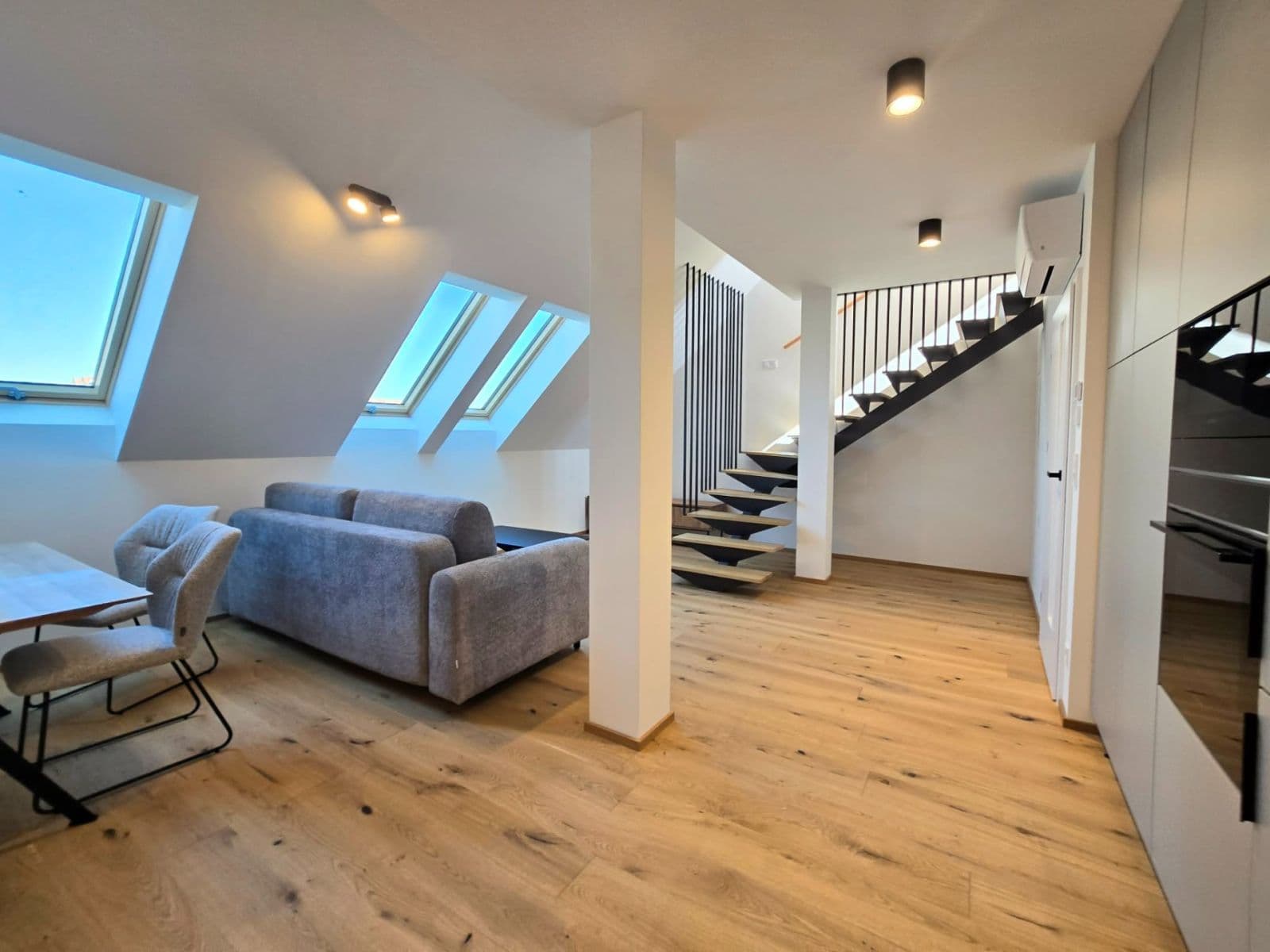 2 bedroom with open-plan kitchen flat for sale, 84 m², Ruská, Prague, Prague 2 bedroom with open-plan kitchen flat for sale, 84 m², Ruská, Prague, Prague