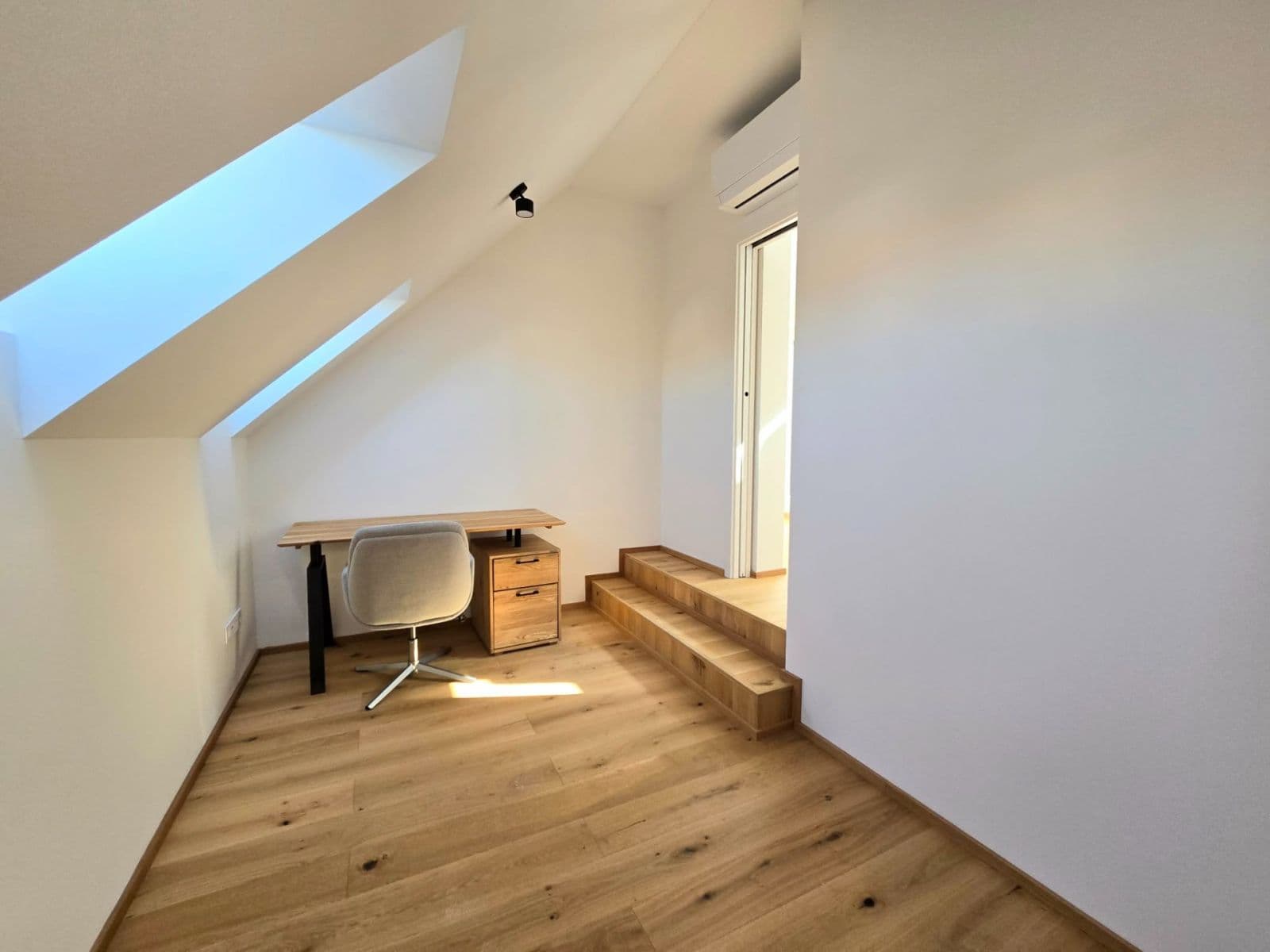 2 bedroom with open-plan kitchen flat for sale, 84 m², Ruská, Prague, Prague 2 bedroom with open-plan kitchen flat for sale, 84 m², Ruská, Prague, Prague