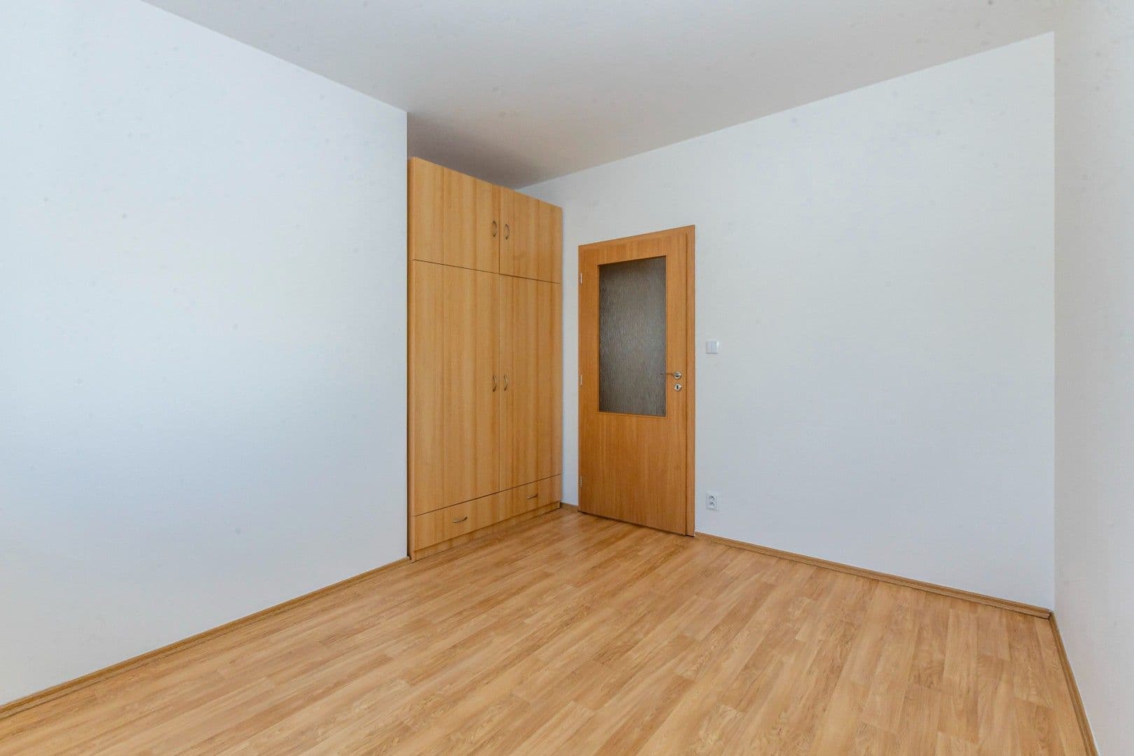 1 bedroom with open-plan kitchen flat to rent, 38 m², Českodubská, Prague, Prague 1 bedroom with open-plan kitchen flat to rent, 38 m², Českodubská, Prague, Prague