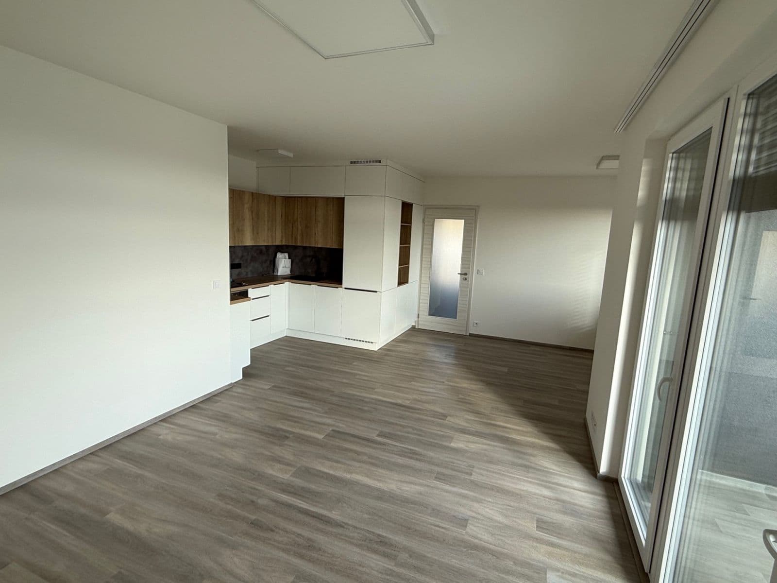 2 bedroom with open-plan kitchen flat to rent, 82 m², Mazurská, Prague, Prague 2 bedroom with open-plan kitchen flat to rent, 82 m², Mazurská, Prague, Prague