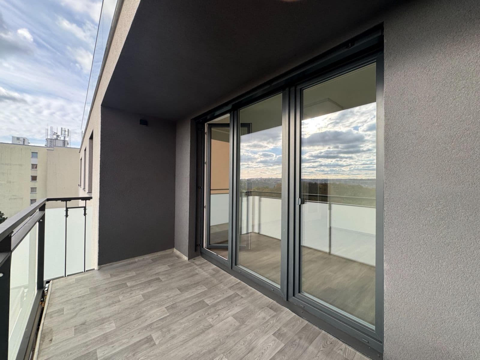 2 bedroom with open-plan kitchen flat to rent, 82 m², Mazurská, Prague, Prague 2 bedroom with open-plan kitchen flat to rent, 82 m², Mazurská, Prague, Prague