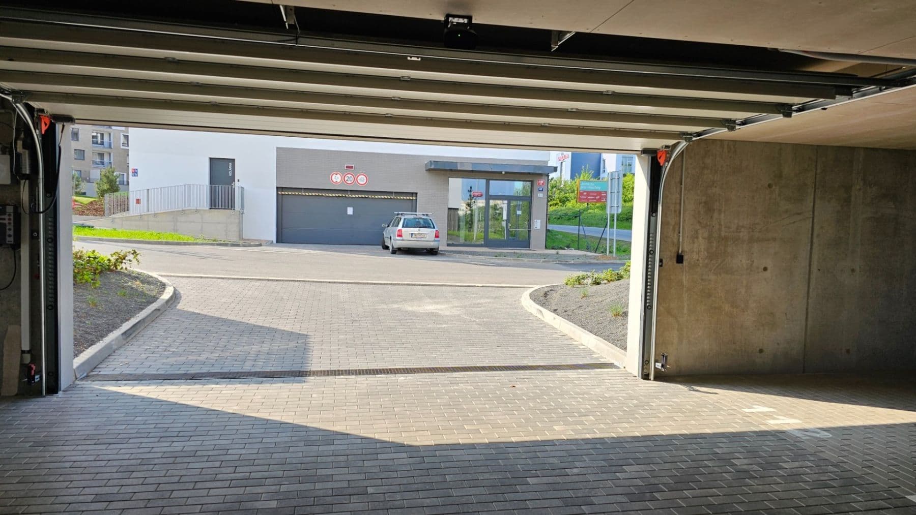 garage to rent, 18 m², Kardausova, Prague, Prague garage to rent, 18 m², Kardausova, Prague, Prague