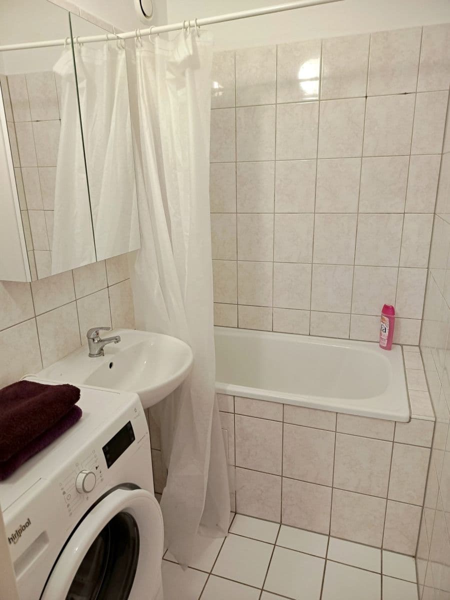 1 bedroom with open-plan kitchen flat for sale, 40 m², Makovského, Prague, Prague 1 bedroom with open-plan kitchen flat for sale, 40 m², Makovského, Prague, Prague