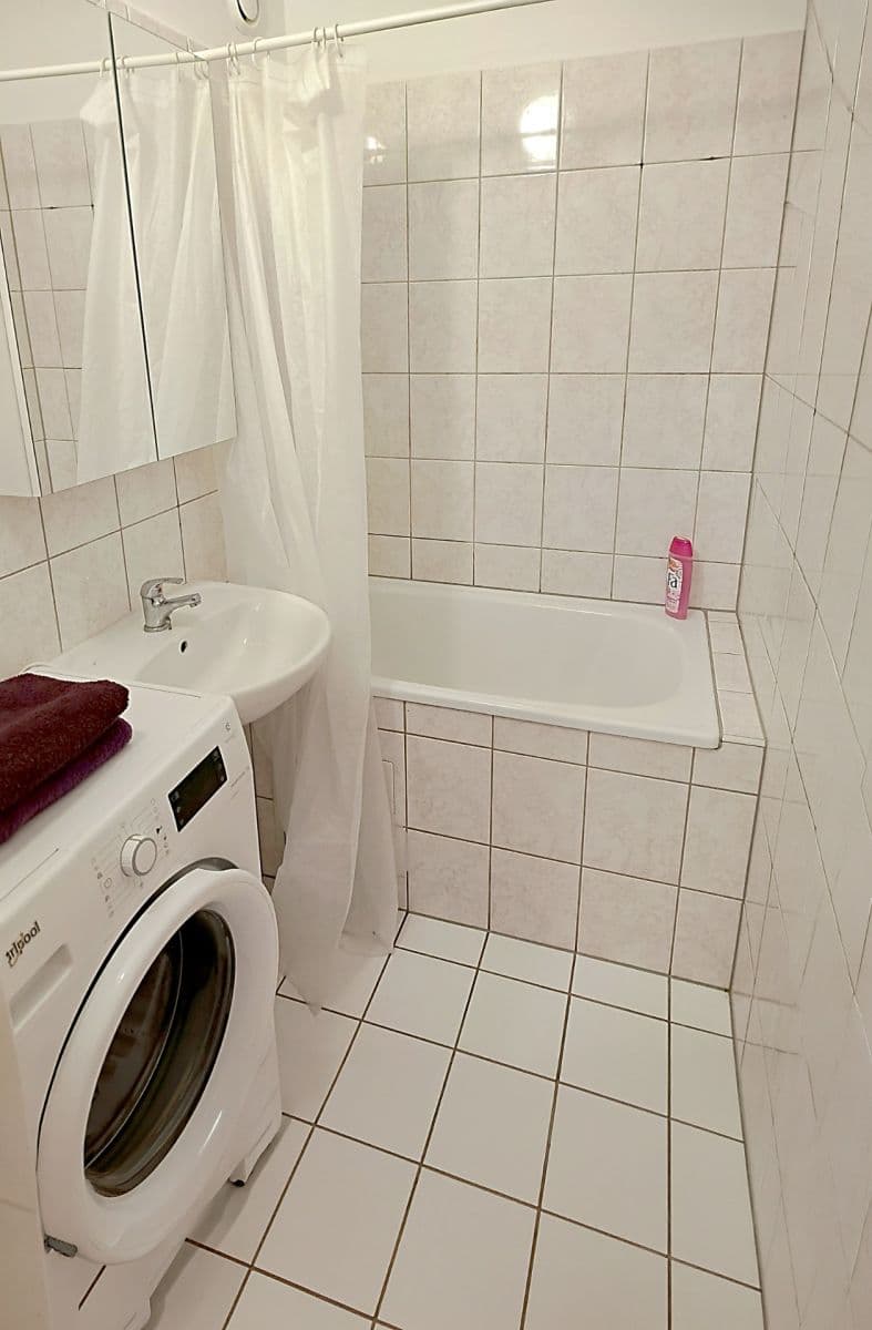 1 bedroom with open-plan kitchen flat for sale, 40 m², Makovského, Prague, Prague 1 bedroom with open-plan kitchen flat for sale, 40 m², Makovského, Prague, Prague