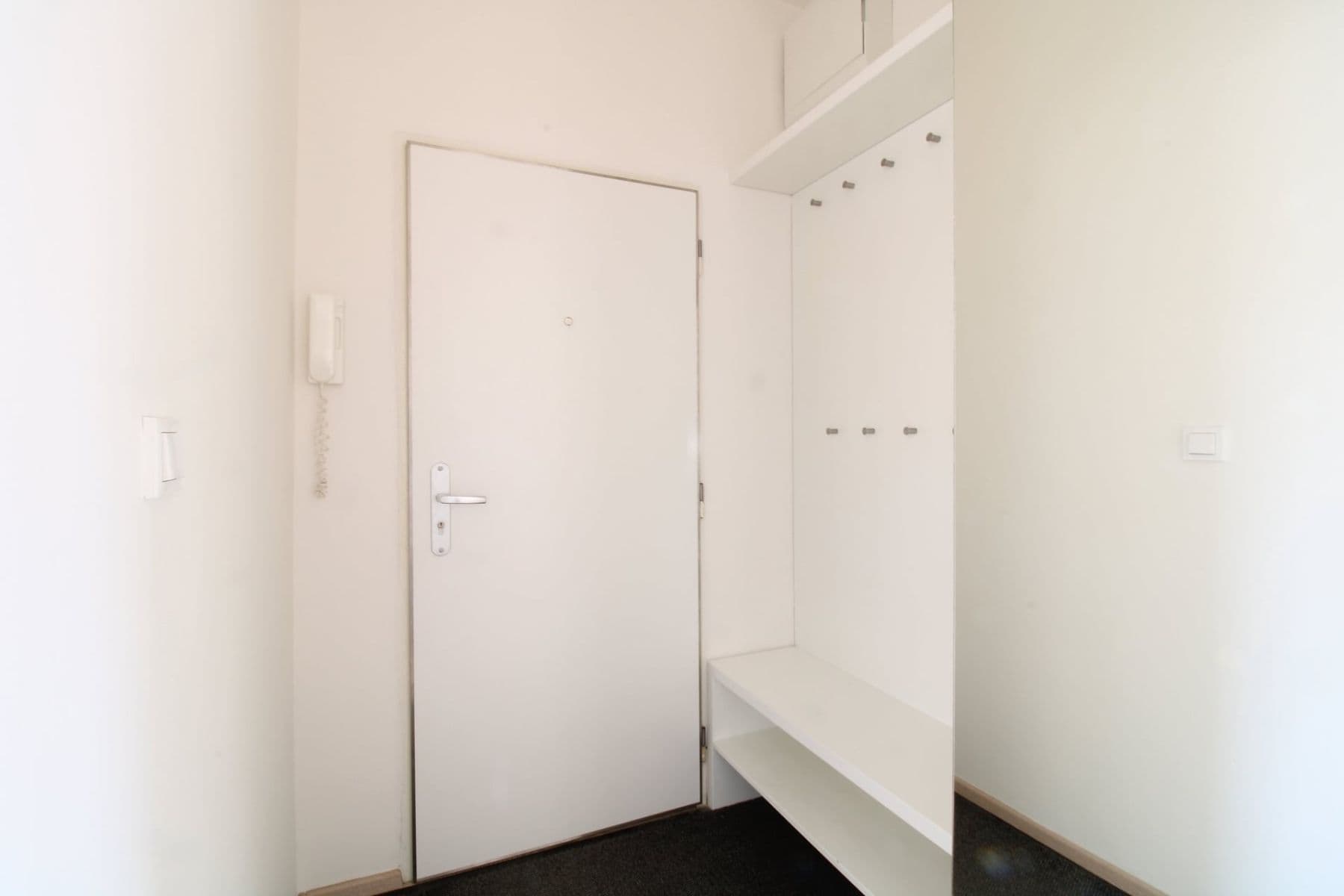 2 bedroom with open-plan kitchen flat to rent, 73 m², Dubečská, Prague, Prague 2 bedroom with open-plan kitchen flat to rent, 73 m², Dubečská, Prague, Prague