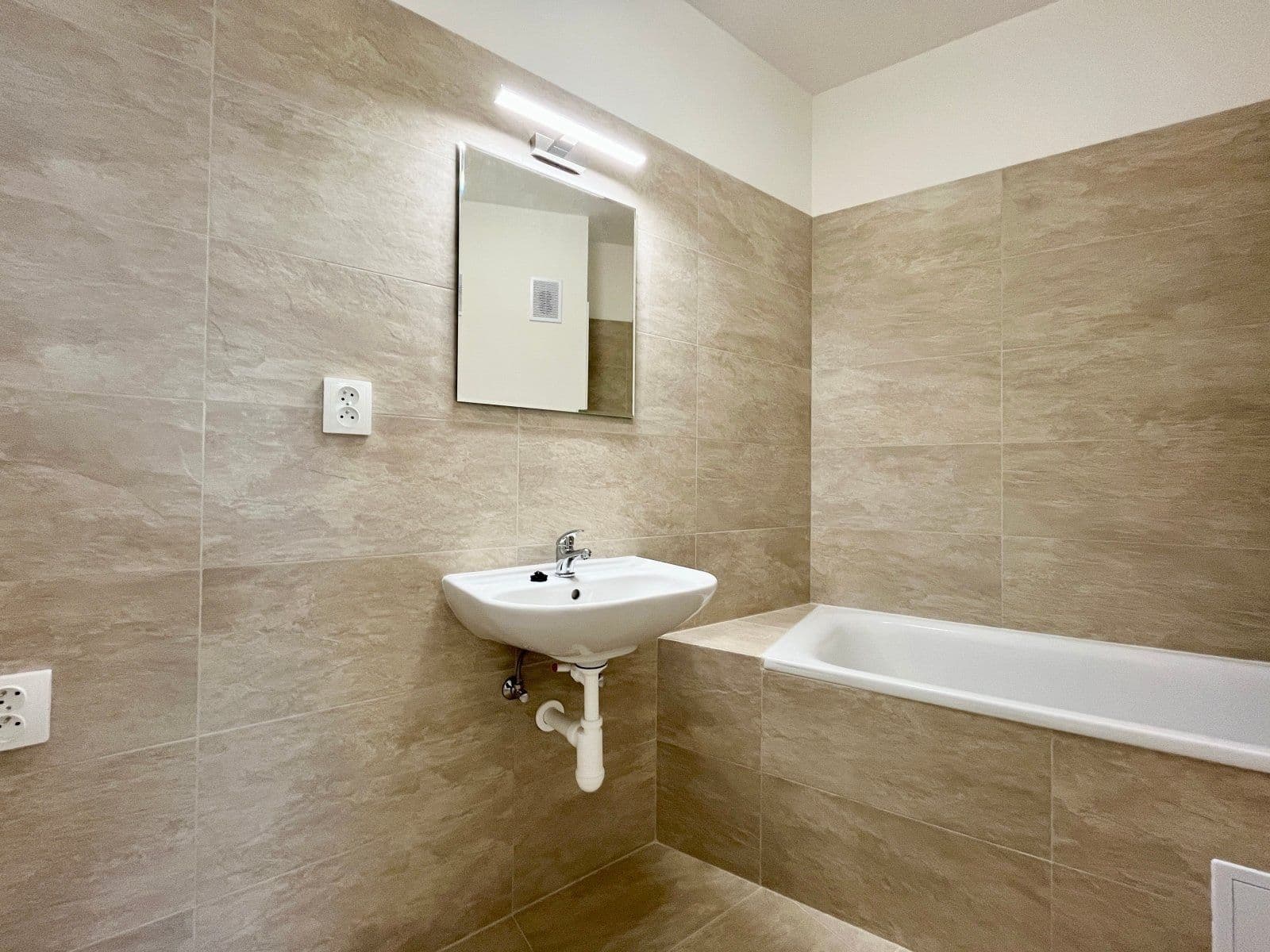 3 bedroom flat to rent, 71 m², Lipová, Frýdek-Místek, Moravskoslezský Region 3 bedroom flat to rent, 71 m², Lipová, Frýdek-Místek, Moravskoslezský Region